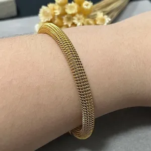 Bracelete em aço dourado