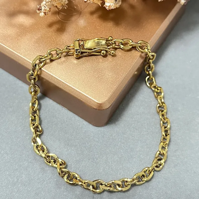 Pulseira com fecho trava em aço dourado