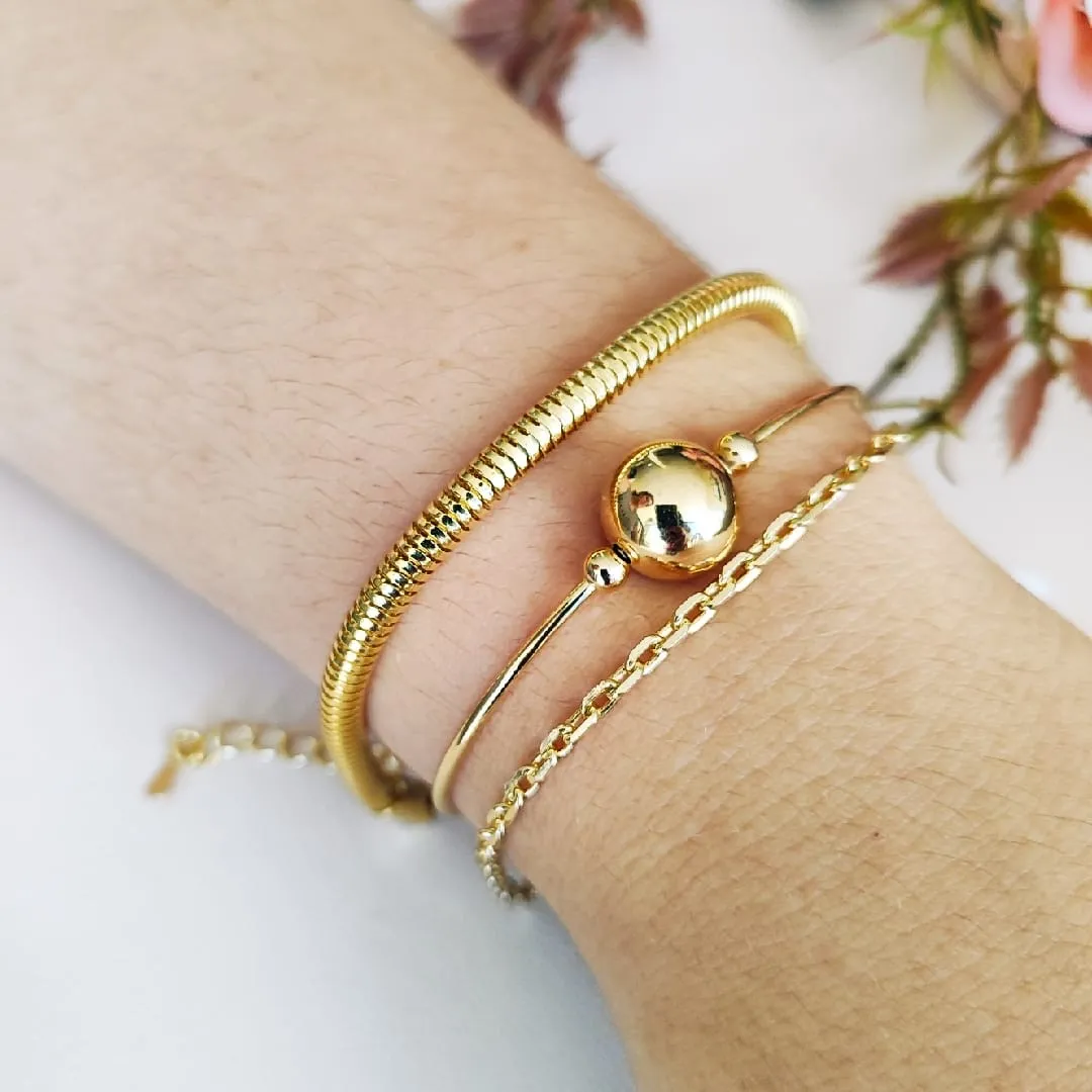 Bracelete dourado com esfera central