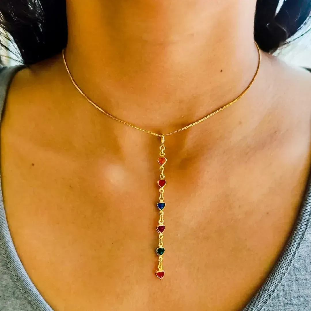 Colar Y dourado com coração multicolor