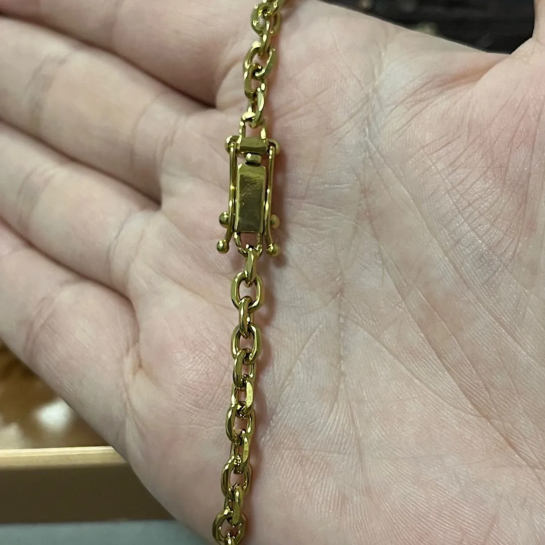 Pulseira com fecho trava em aço dourado